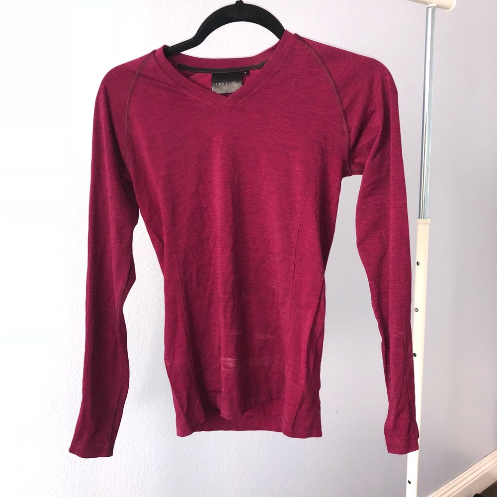 Alphalete long sleeved shirt